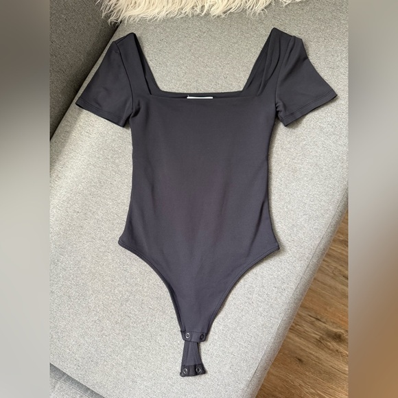 Aritzia Original Contour Squareneck Bodysuit Black Size XS - Picture 2 of 6